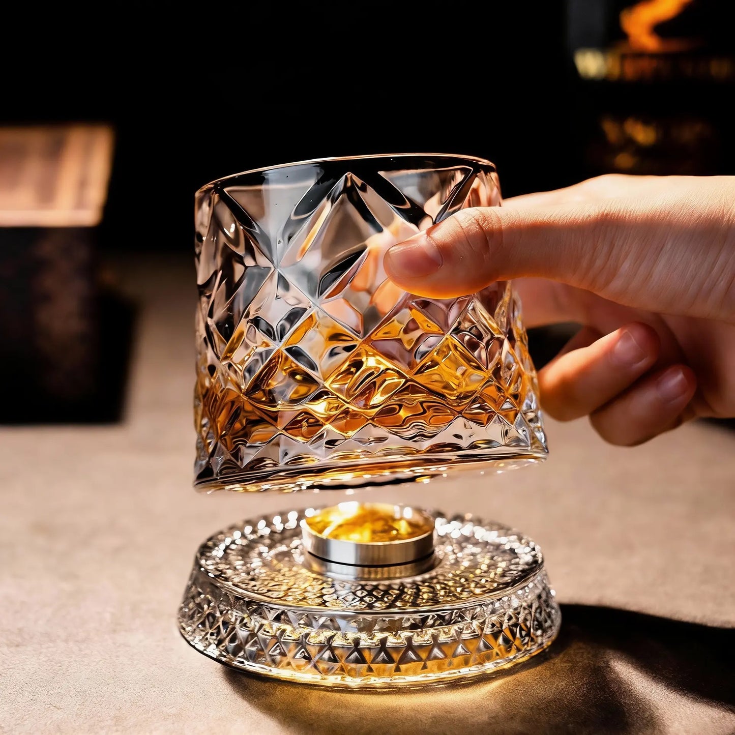 Ziptred™ 360° Spinning Crystal Whiskey Glass – Premium Rotating Tumbler Gift